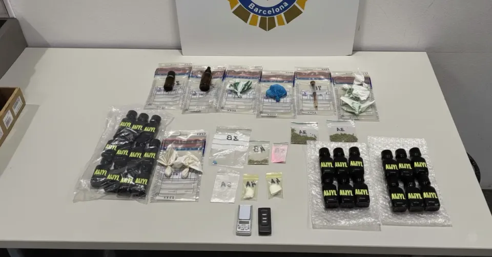 Barcelona Drug Arrest: Two Detained with Poppers and Cocaine in Sants