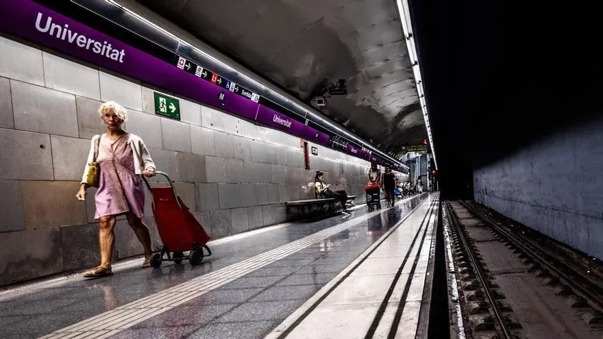 Barcelona Metro L2 Marks 30th Anniversary of Service