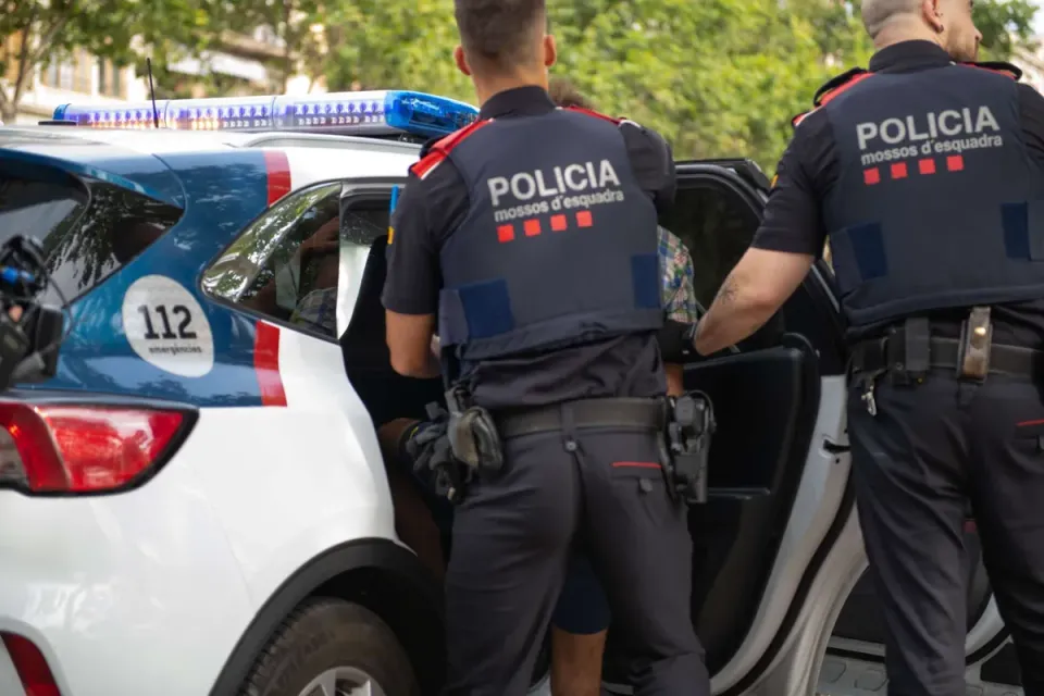 Man Injured in Barcelona Shooting on Carrer d’Espronceda