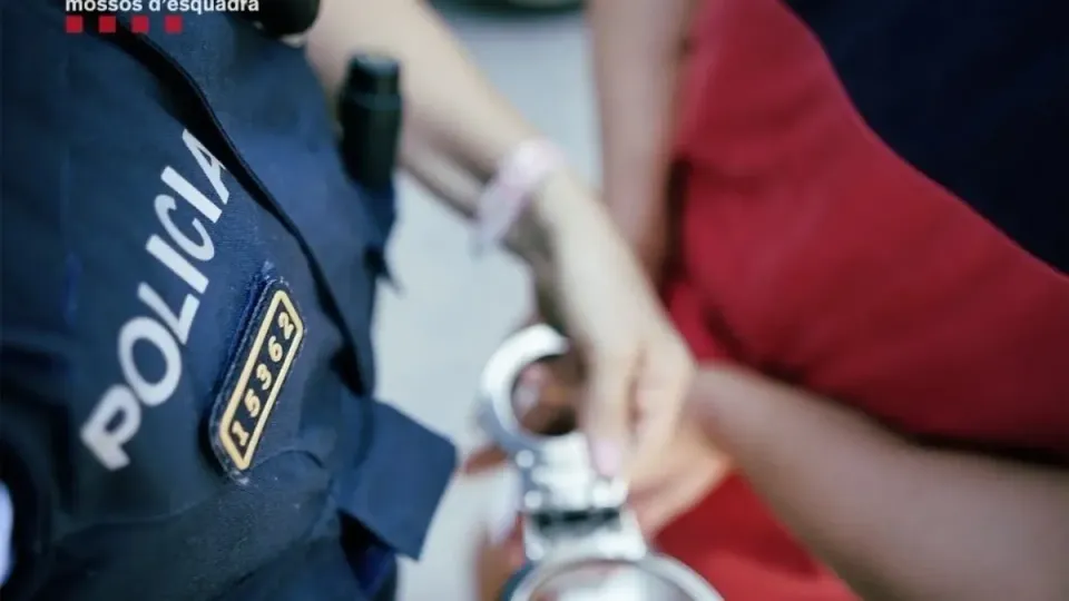 Taxi Driver Arrested for Deliberate Hit-and-Run in Santa
