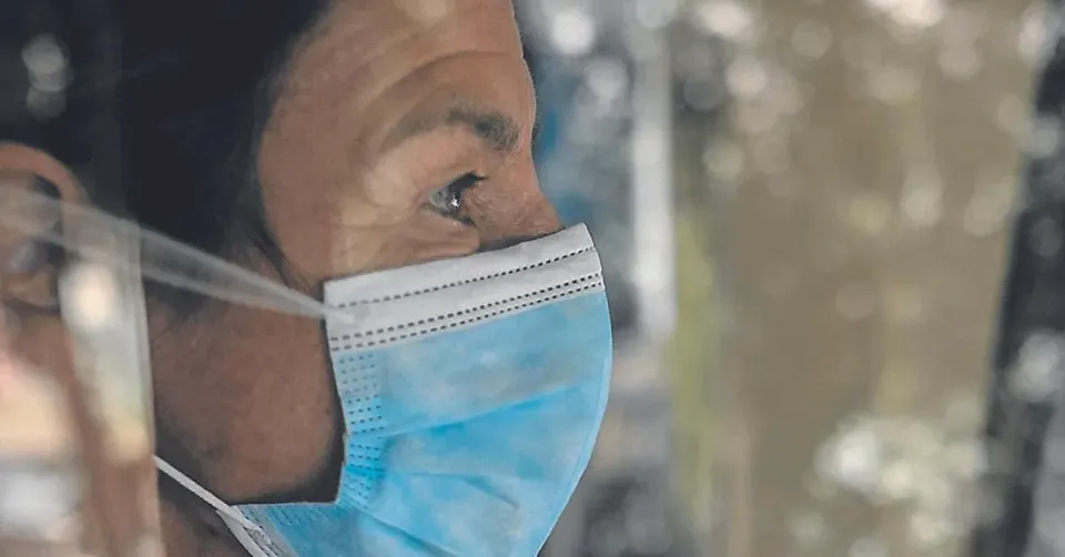 Catalonia Reinstates Masks in Health Centers for 15 Days