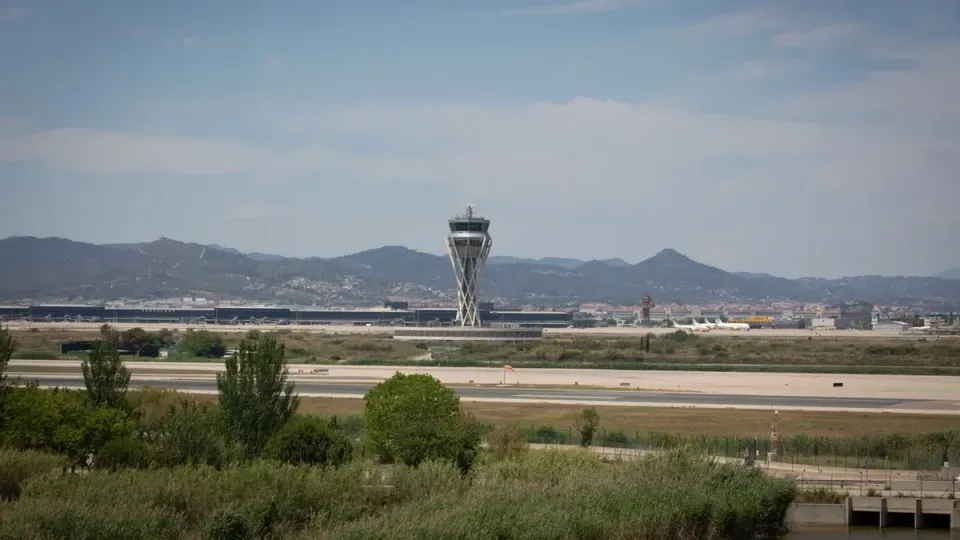 Aena Opens €4.45M Tender for Barcelona Airport Expansion Amid Environmental Scrutiny