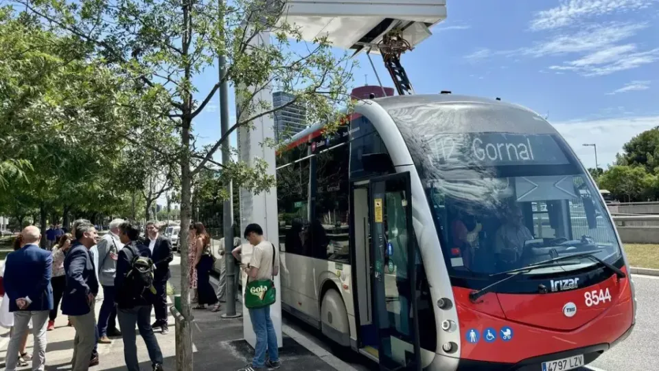 11-Year-Old Girl Dies After Being Struck by Bus on Barcelona’s Gran Via