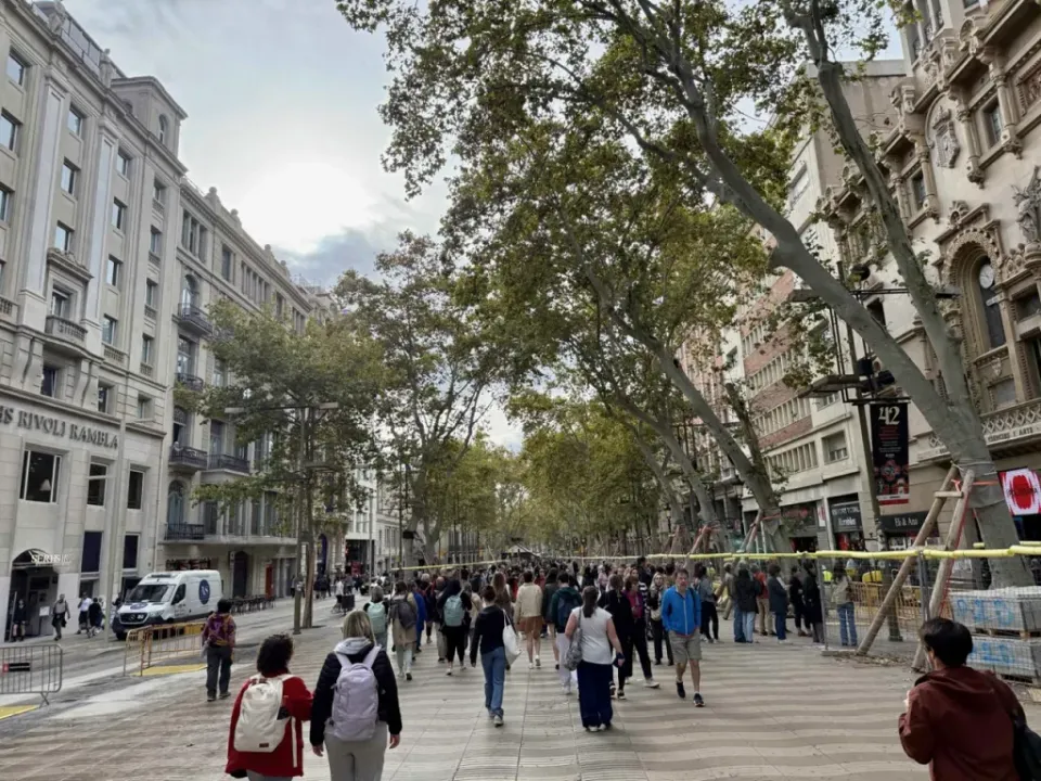 Barcelona Shifts Tourism Focus to Catalan Language