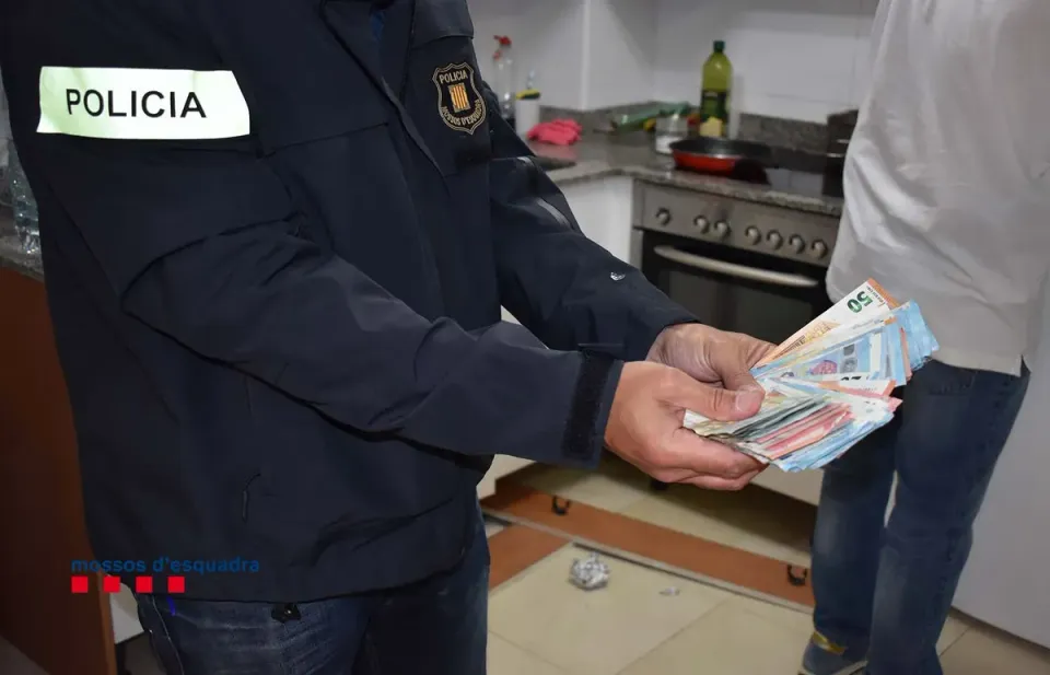 Serial Fraudster Faces 400 Victims in Counterfeit Scheme