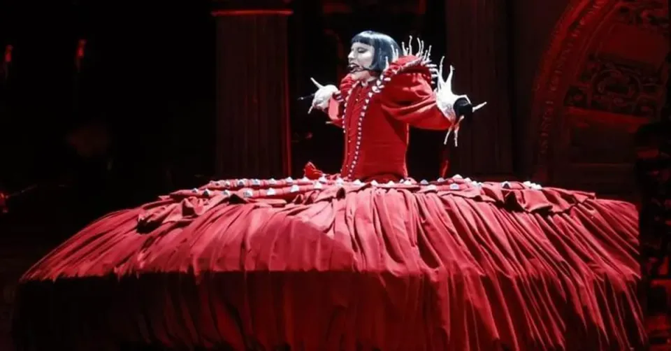 Lady Gaga’s 150-Minute Gothic Spectacle Stuns Barcelona