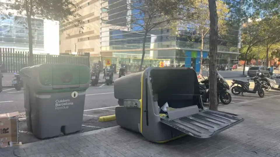 Barcelona Windstorm Sparks 329 Emergency Calls