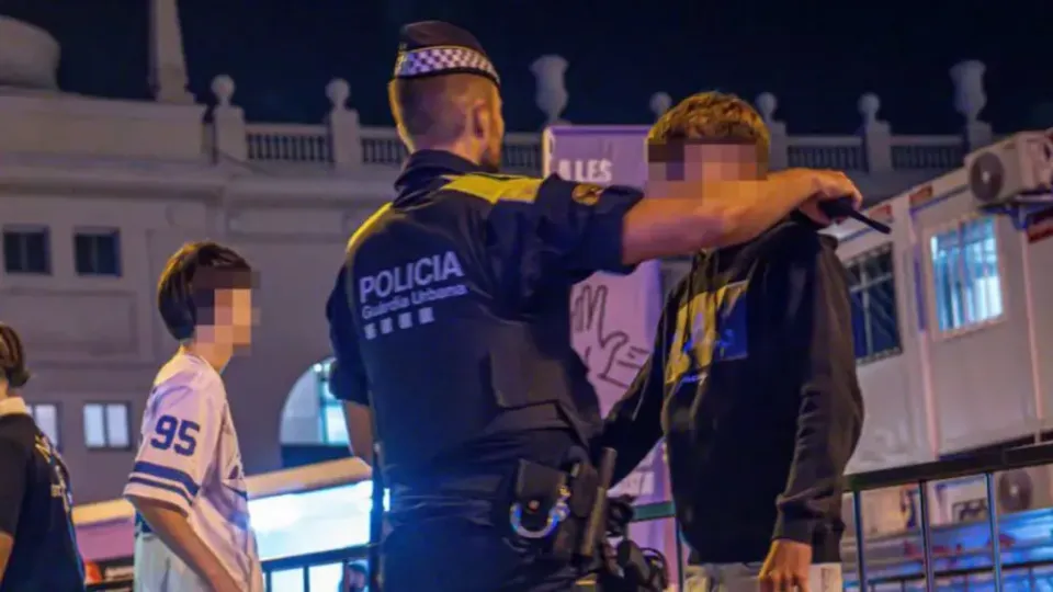 Barcelona targets knife crime in gang hotspots