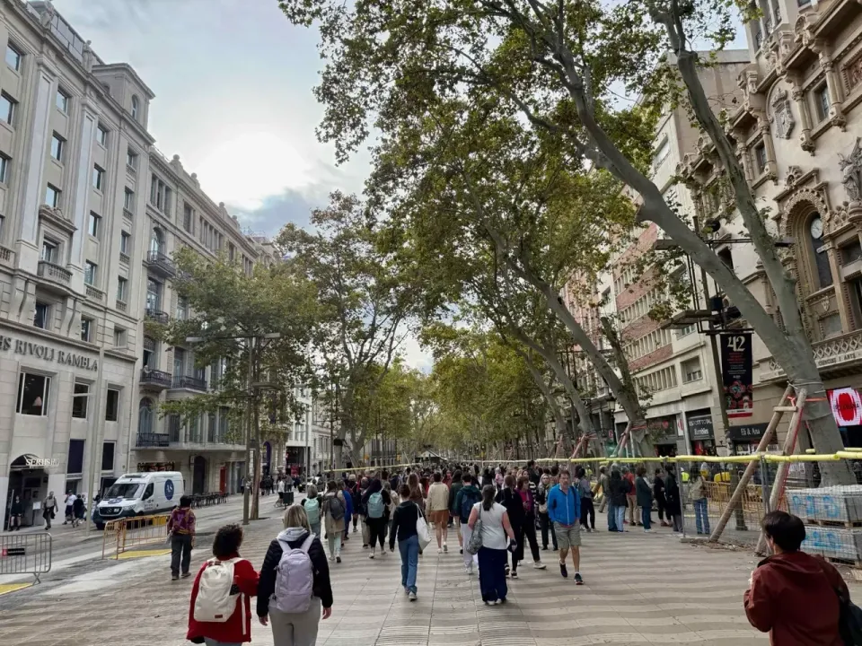 Catalonia Reports Tripled Complications From Low-Cost Tourism