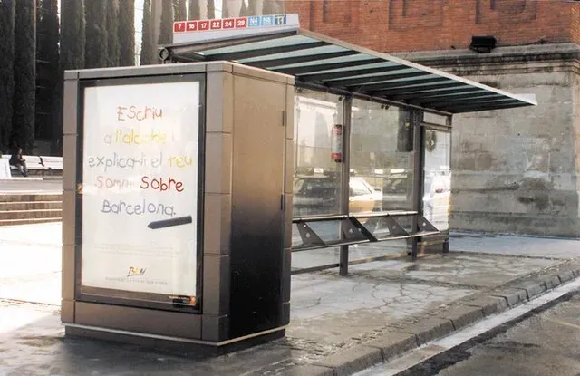 This is why ‘free fall’ billboards have appeared across Barcelona