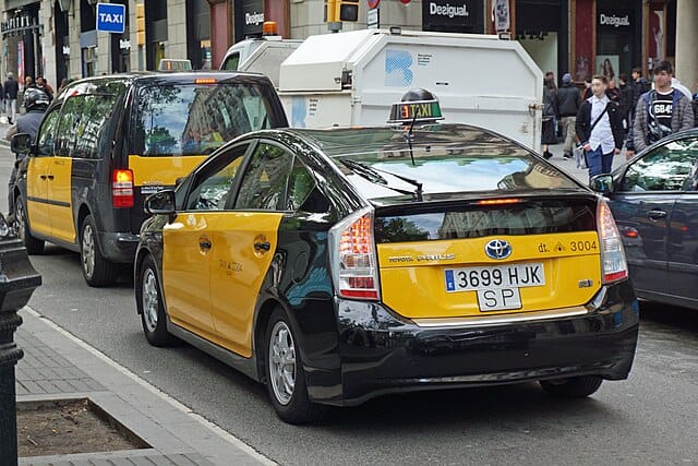 Catalan law to require taxi drivers to prove minimum knowledge of Catalan