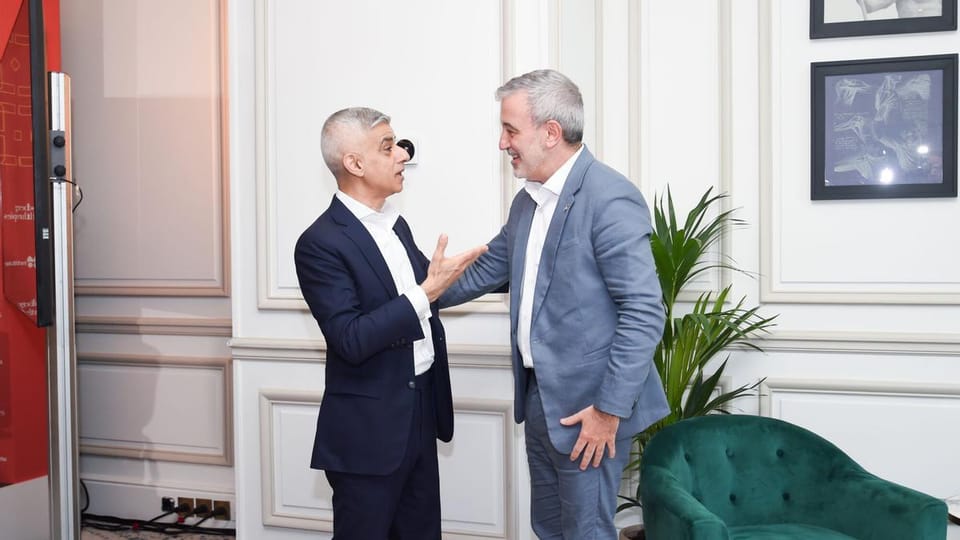 Barcelona Mayor Jaume Collboni and London Mayor Sadiq Khan shaking hands on La Rambla