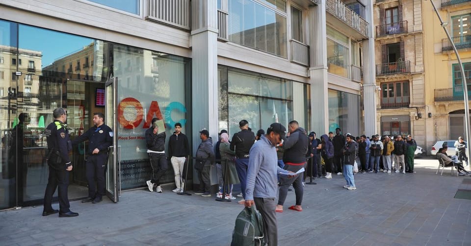 Barcelona Queues Form for Immigration Regularisation