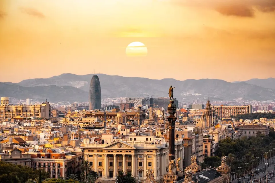 Barcelona cityscape — Photo by Aleksandar Pasaric on Pexels