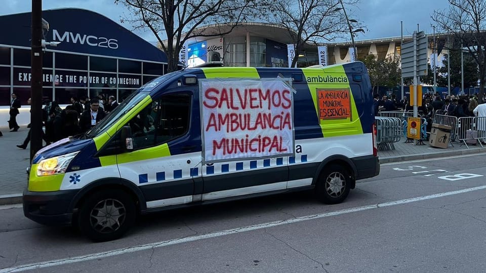 An ambulance with emergency lights on, parked on a street in L'Hospitalet de Llobregat, possibly 'La India' ambulance.