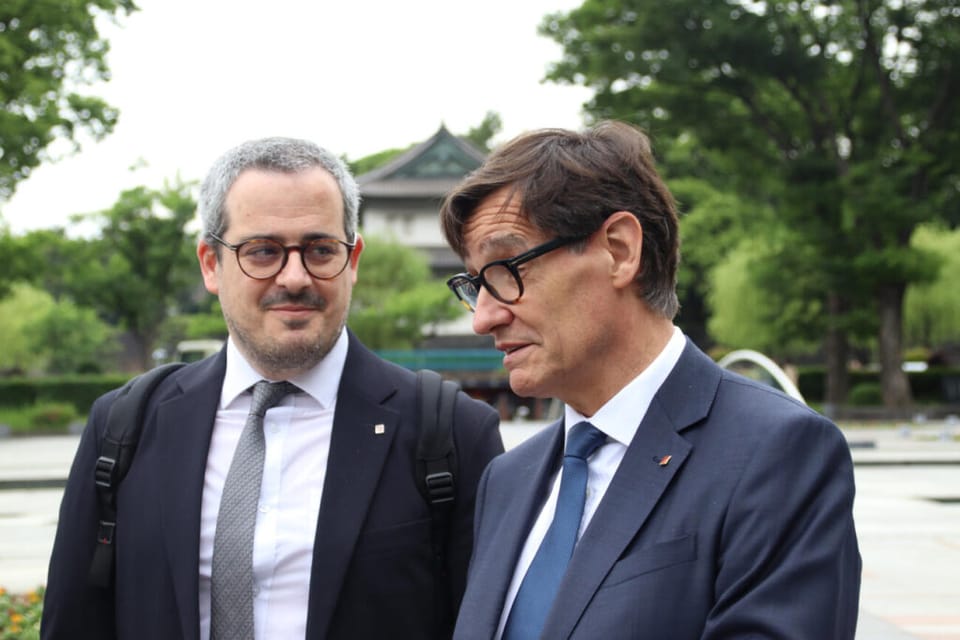 Salvador Illa, President of the Generalitat, speaking at a podium.