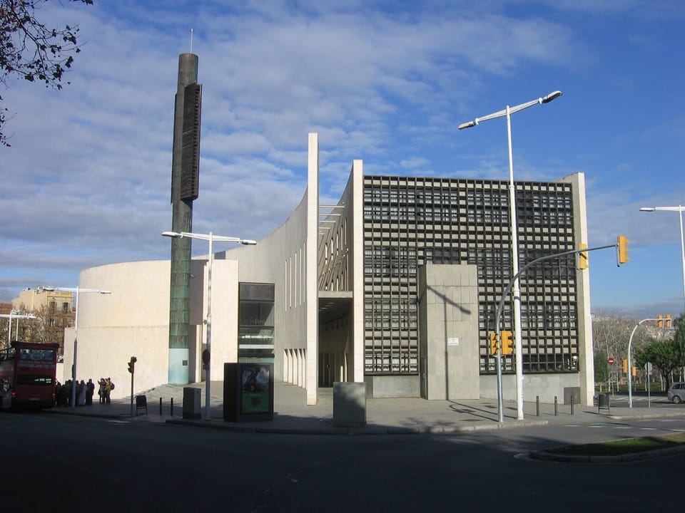 Exterior view of the Patriarca Abraham parish church in Barcelona's Vila Olímpica neighbourhood, with residential buildings i