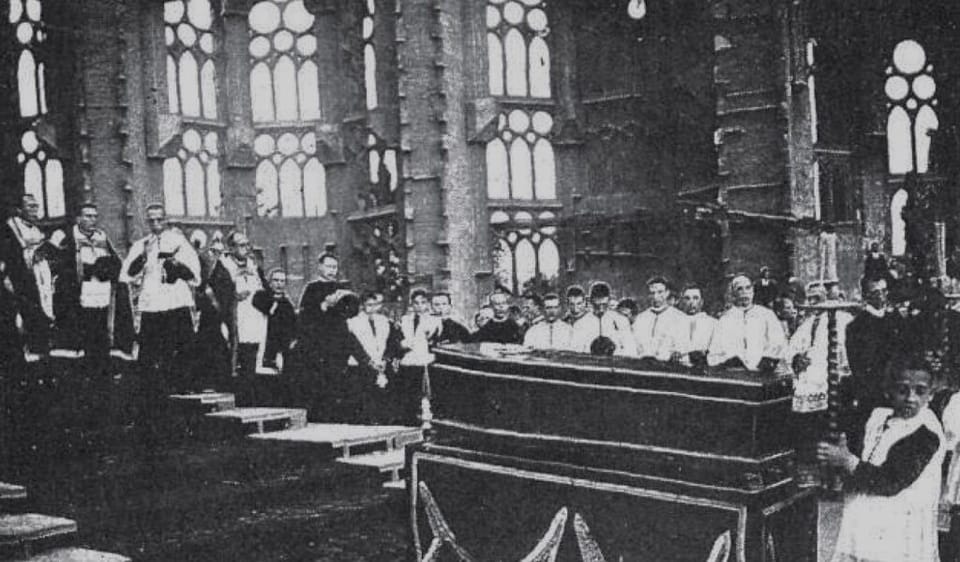 Antoni Gaudí's funeral procession in Barcelona, 1926, with a large crowd gathered.