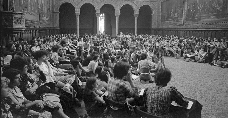 Women gather at the Paranymph of the University of Barcelona for the First Catalan Women's Conference in 1976.
