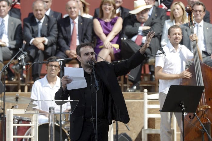 Roger Mas and Cobla Sant Jordi Perform 'Integral' Concert